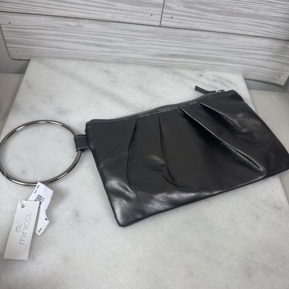 Minicci Unique Metal Ring Wrist Vinyl Handbag Black single pocket